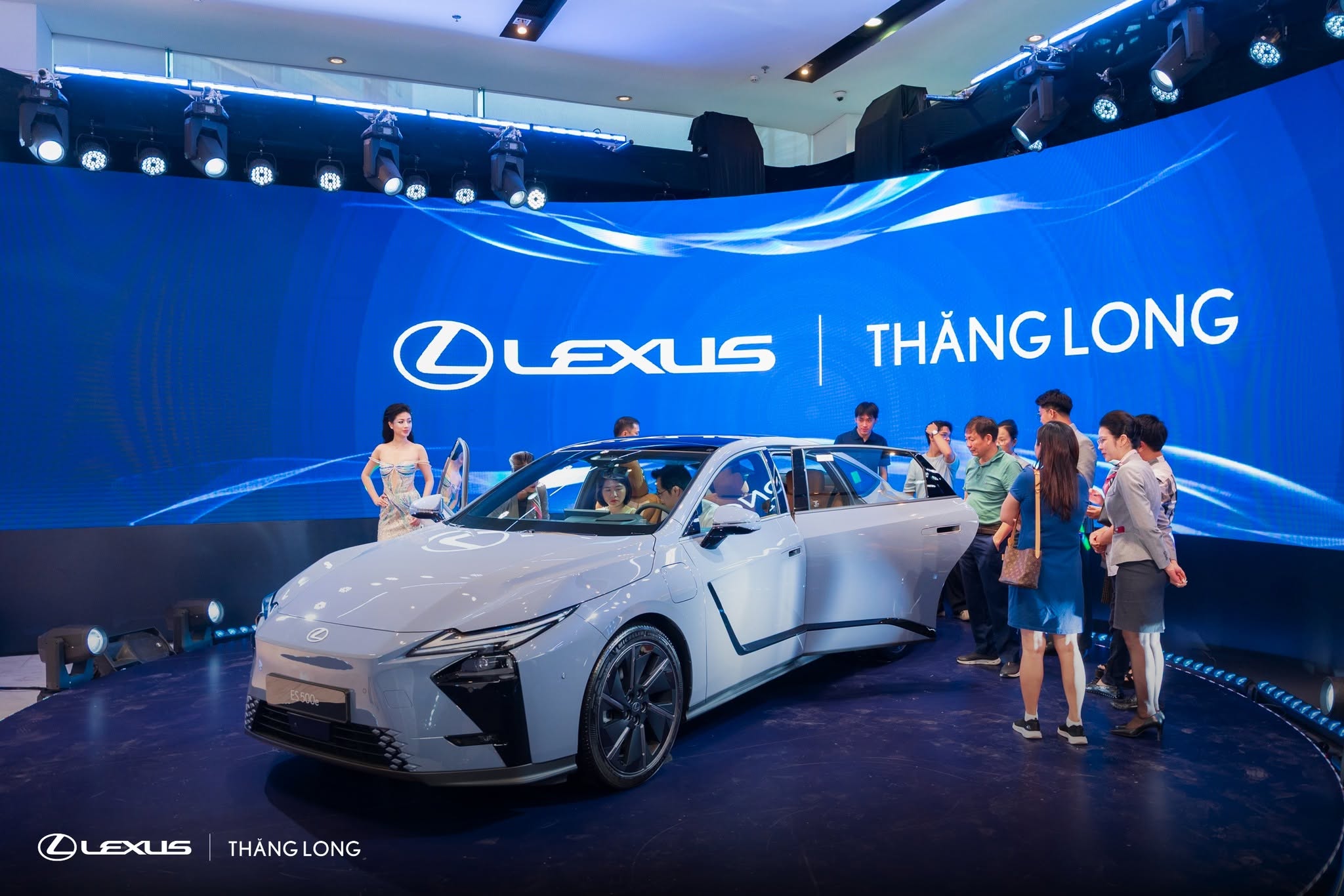 RA MẮT LEXUS ES THẾ HỆ MỚI